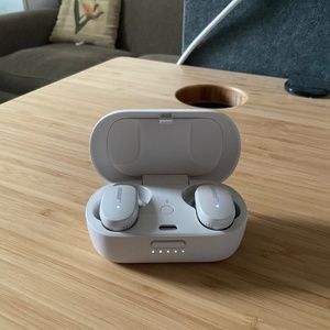 Bose QuietComfort® Earbuds - noise cancelling - pearl white - excellent cond.
